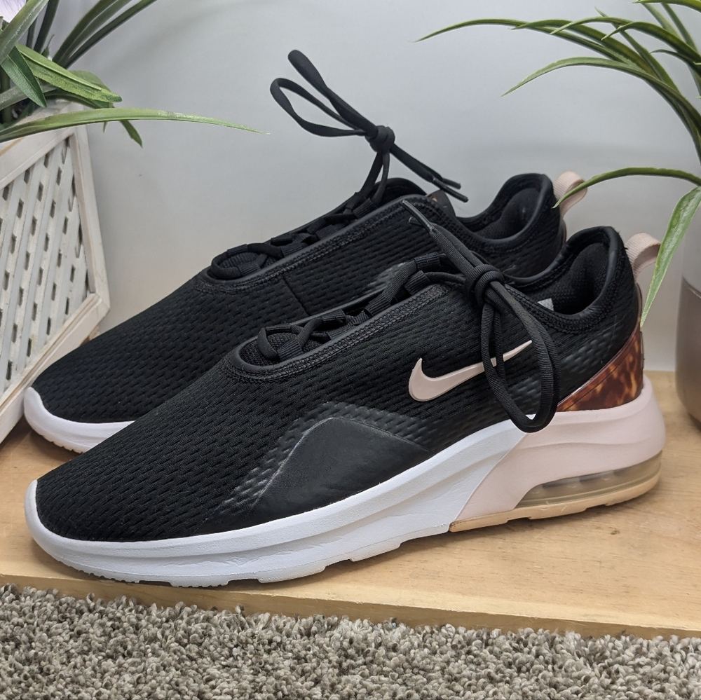 Nike Air Max Motion 2 Women's Size 9.5 Running Walking Shoes Casual Comfort